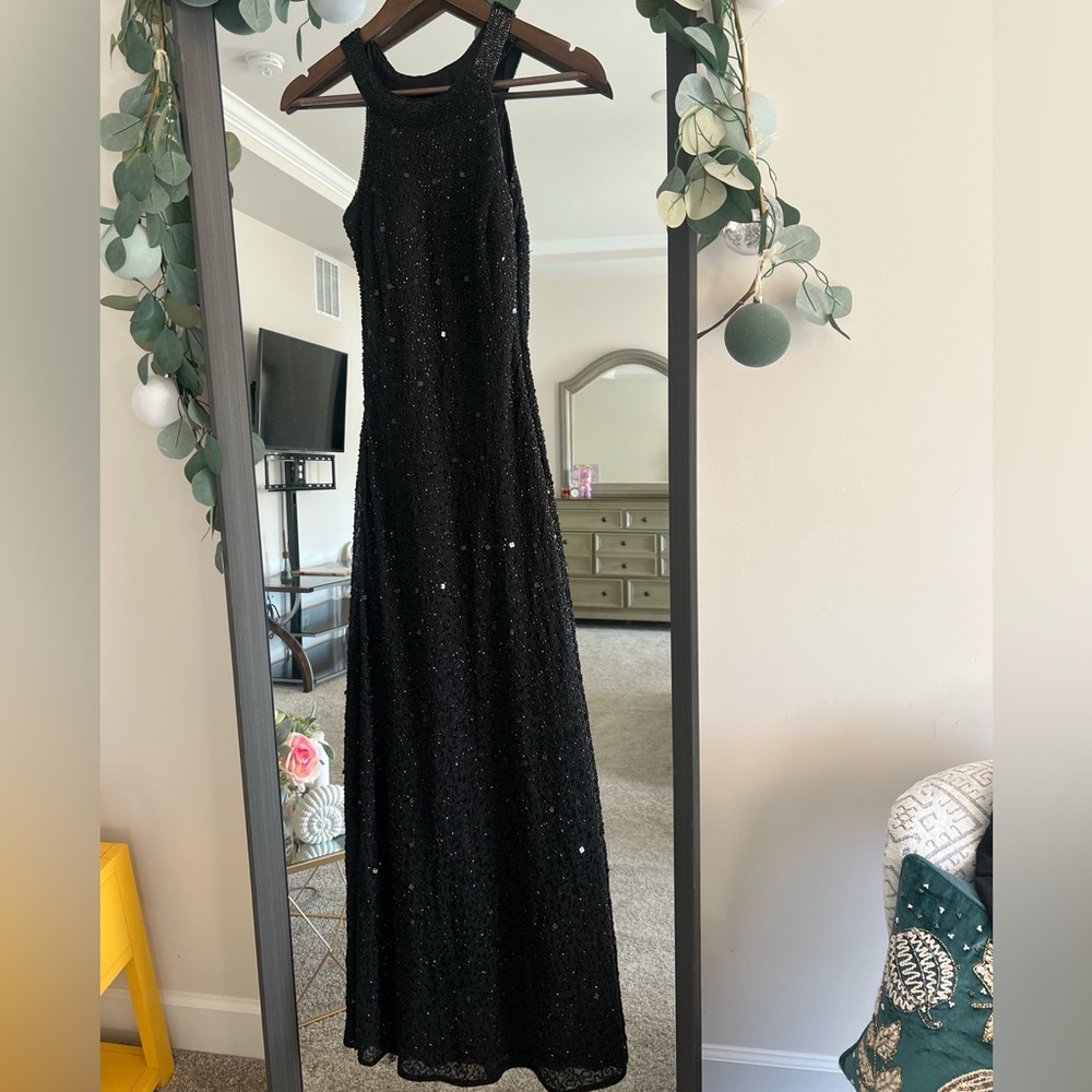 Black sequin maxi dress with spaghetti straps #glamour #partydress
